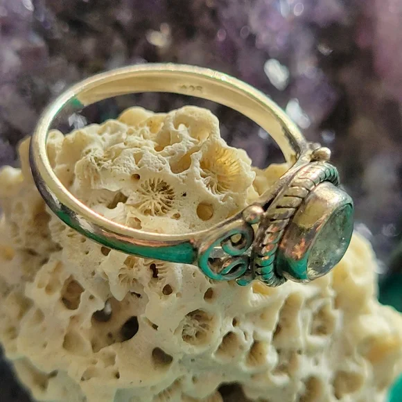 Sterling silver Moonstone ring with pretty designs on the band. - Picture 6 of 7